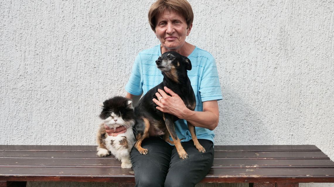 Pani Grażyna idzie do DPS-u, ale nie może zabrać zwierząt. "Bez nich nie widzę sensu mojego leczenia" Pani Grażyna idzie do DPS-u, ale nie może zabrać zwierząt. "Bez nich nie widzę sensu mojego leczenia"