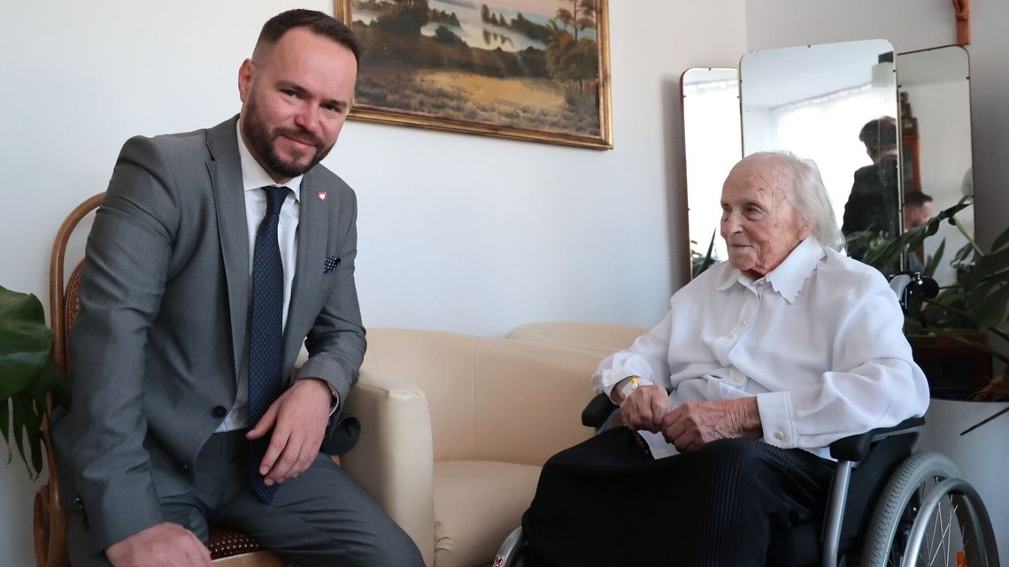 Pani Marianna kończy dziś 101 lat. W dniu urodzin odwiedził ją wojewoda lubelski