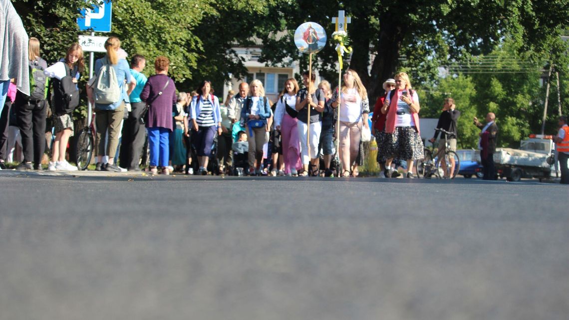 "Panie Boże, działaj!". Pielgrzymi idą na Jasną Górę 