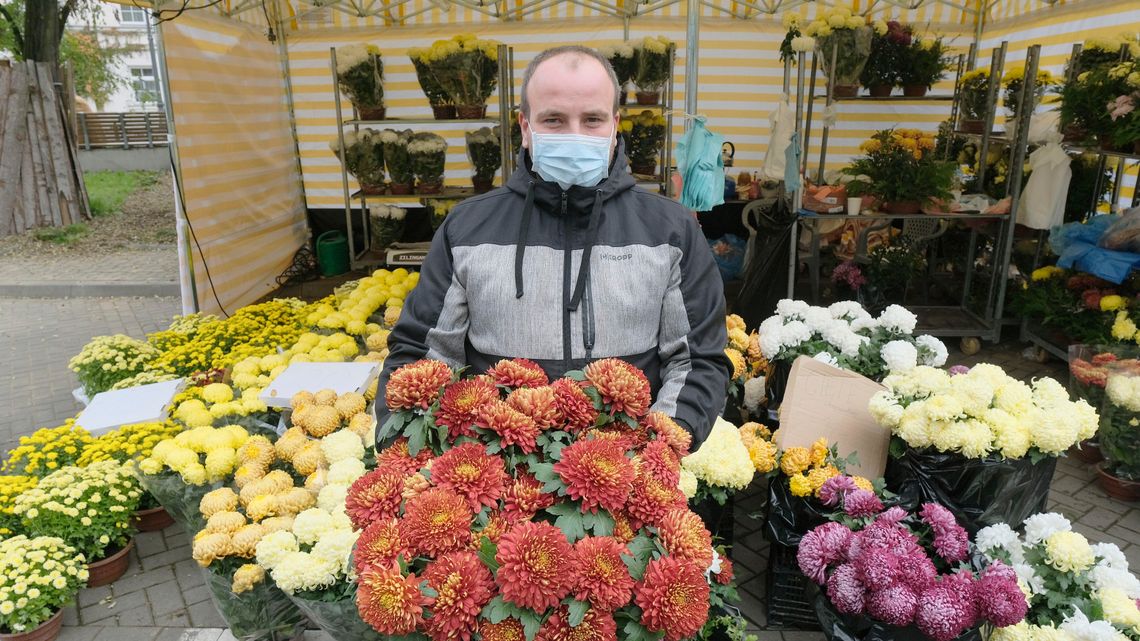 Państwo jednak odkupi chryzantemy od kupców spod cmentarzy. Stawki, warunki, terminy Państwo jednak odkupi chryzantemy od kupców spod cmentarzy. Stawki, warunki, terminy
