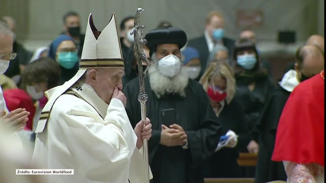 Papież Franciszek odprawił pasterkę w bazylice Świętego Piotra. Tłumów nie było Papież Franciszek odprawił pasterkę w bazylice Świętego Piotra. Tłumów nie było