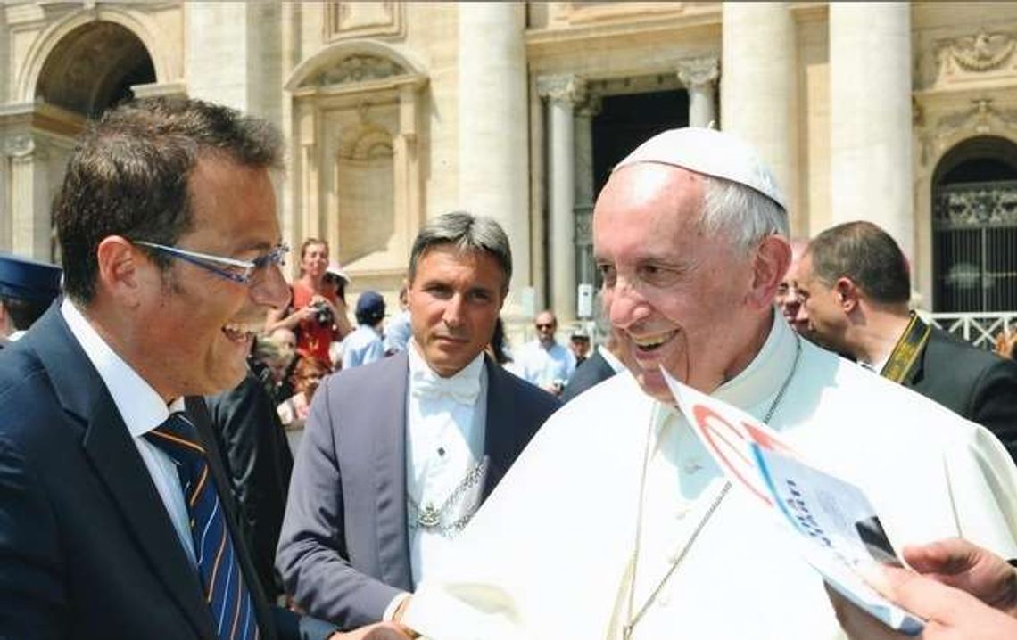 Papież Franciszek przyjmuje receptę doktora Noe i ogłasza zakaz narzekania 