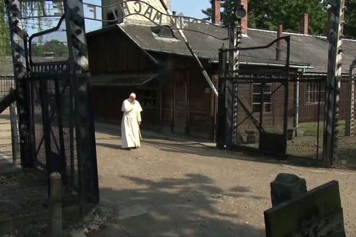 Papież Franciszek w Auschwitz-Birkenau (wideo)
