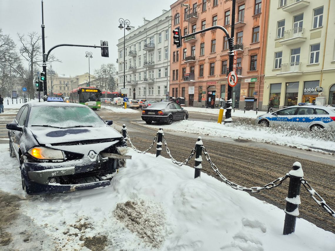 Utrudnienia w Lublinie, pociągi spóźnione, ślisko na drogach Utrudnienia w Lublinie, pociągi spóźnione, ślisko na drogach