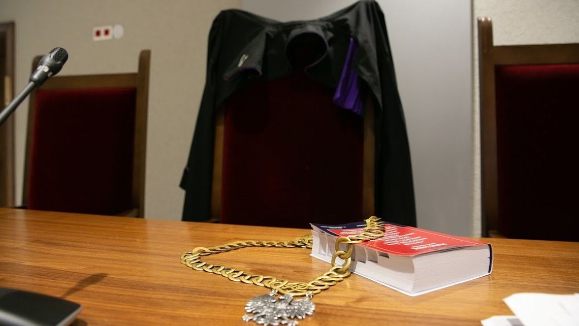 Parczew: Były pracownik szpitala stanie przed sądem. Przeglądał dokumentację medyczną swojej kochanki