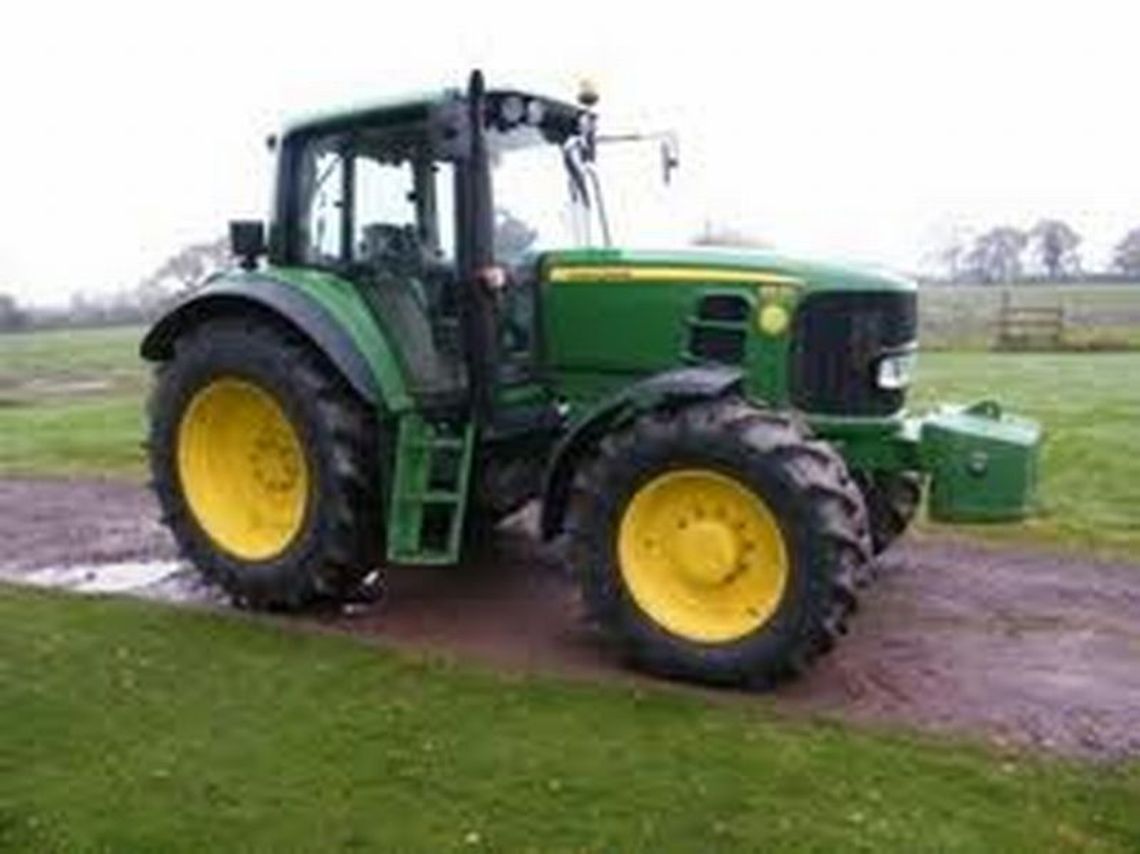 Parczew: Włamali się do garażu i uciekli traktorem za 300 tys. zł