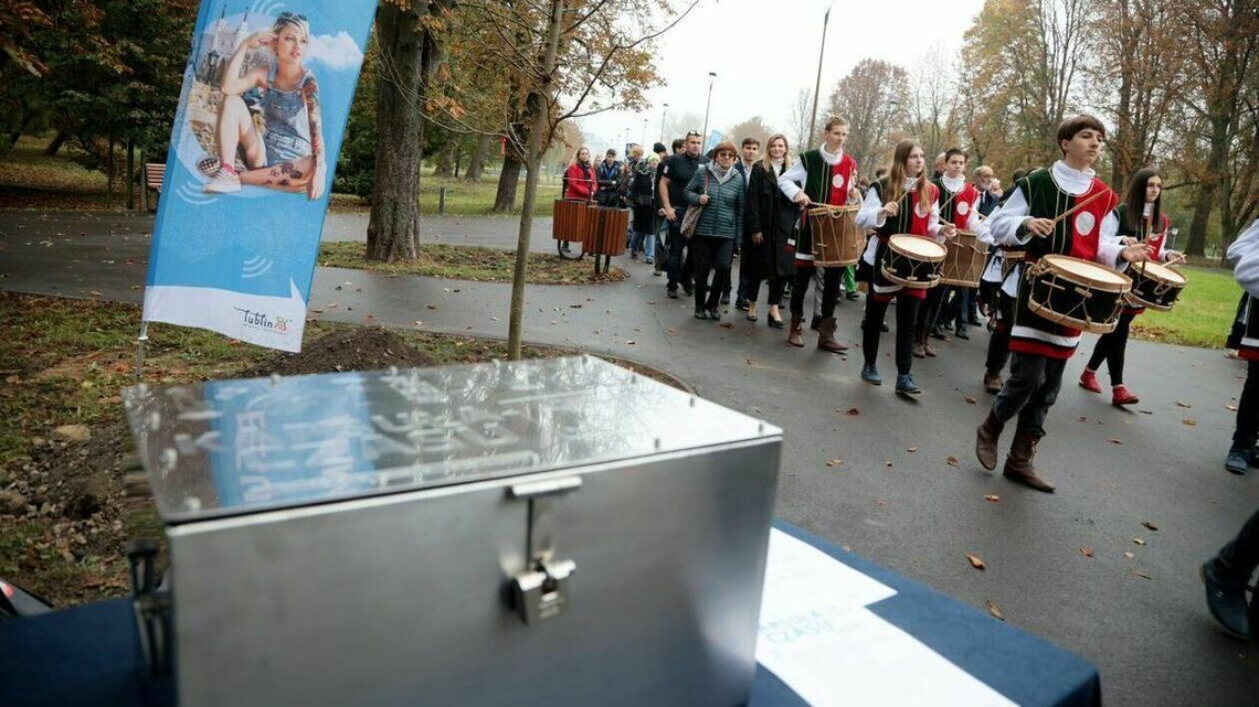 Park Ludowy ma nową aleję. Zakopali wiadomość dla przyszłych pokoleń