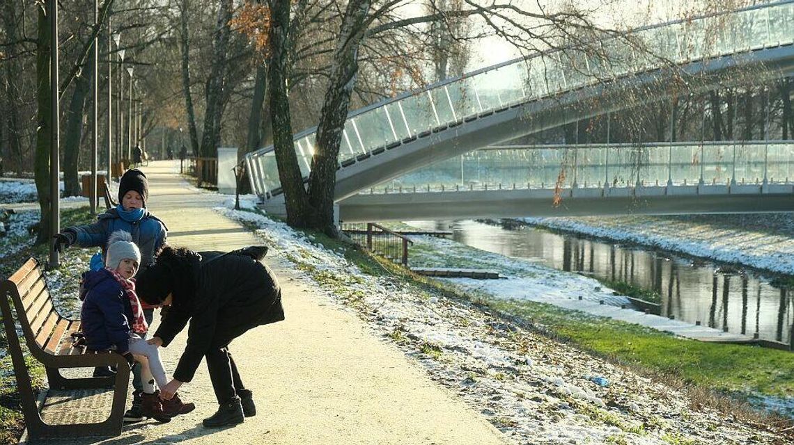 Park Ludowy w Lublinie. Na spacerze m.in. rodziny z małymi dziećmi [zdjęcia]
