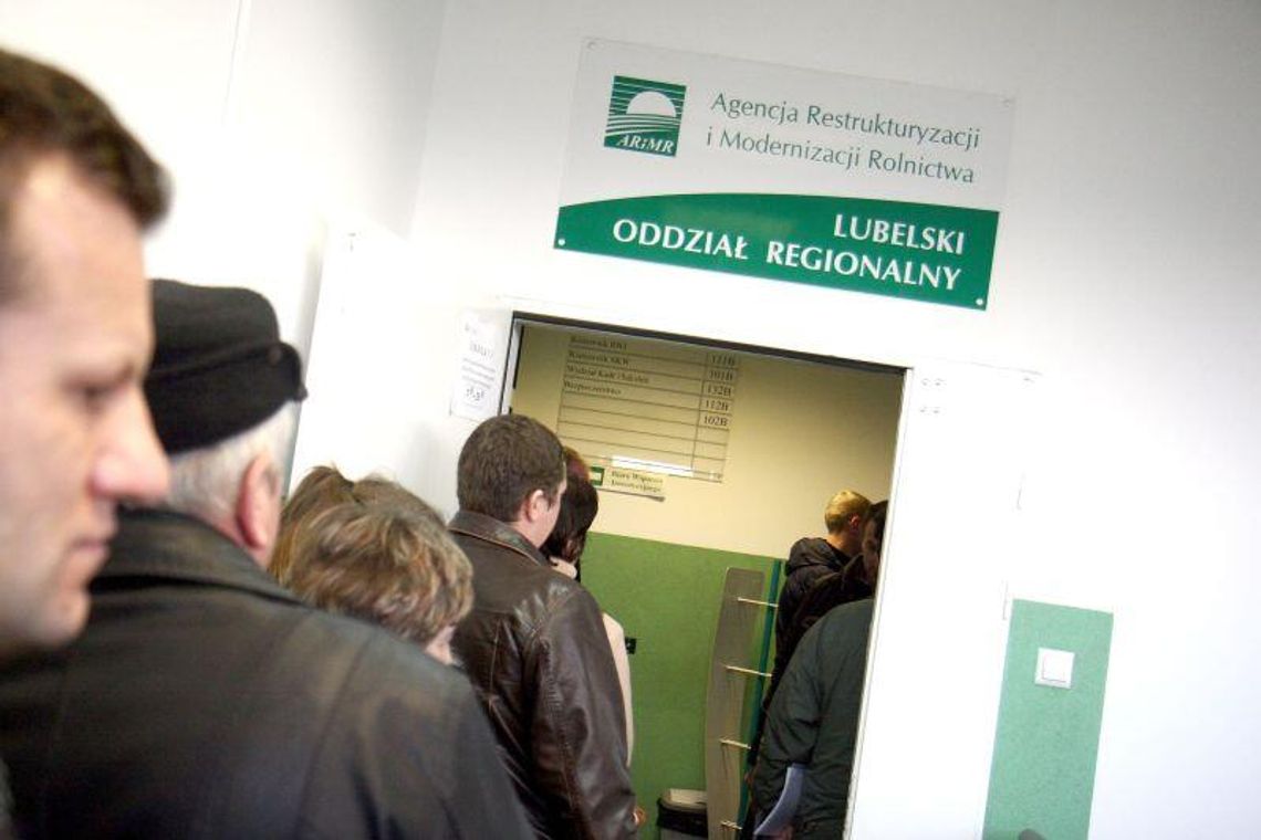 Parking jest, ale płatny. Interesanci ARiMR nie chcą płacić