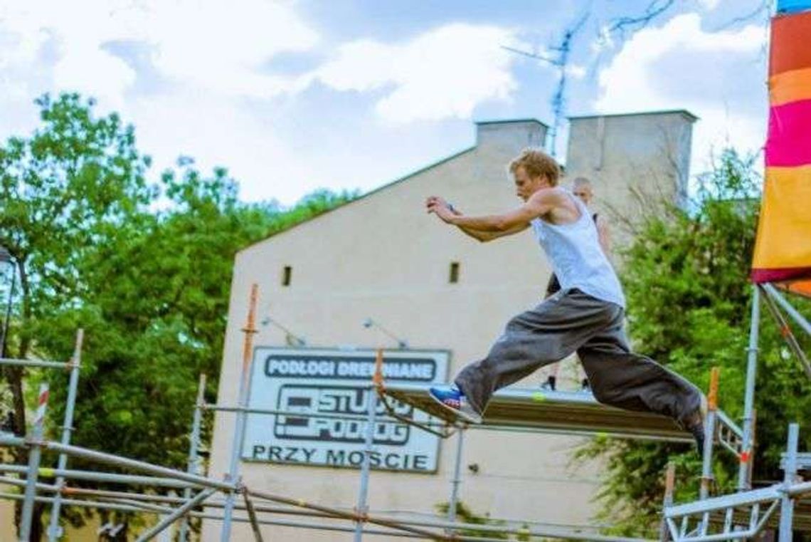 Parkour, freerunning i zasada tysiąca skoków. Rozmowa z Damianem "Kendo" Grabowskim