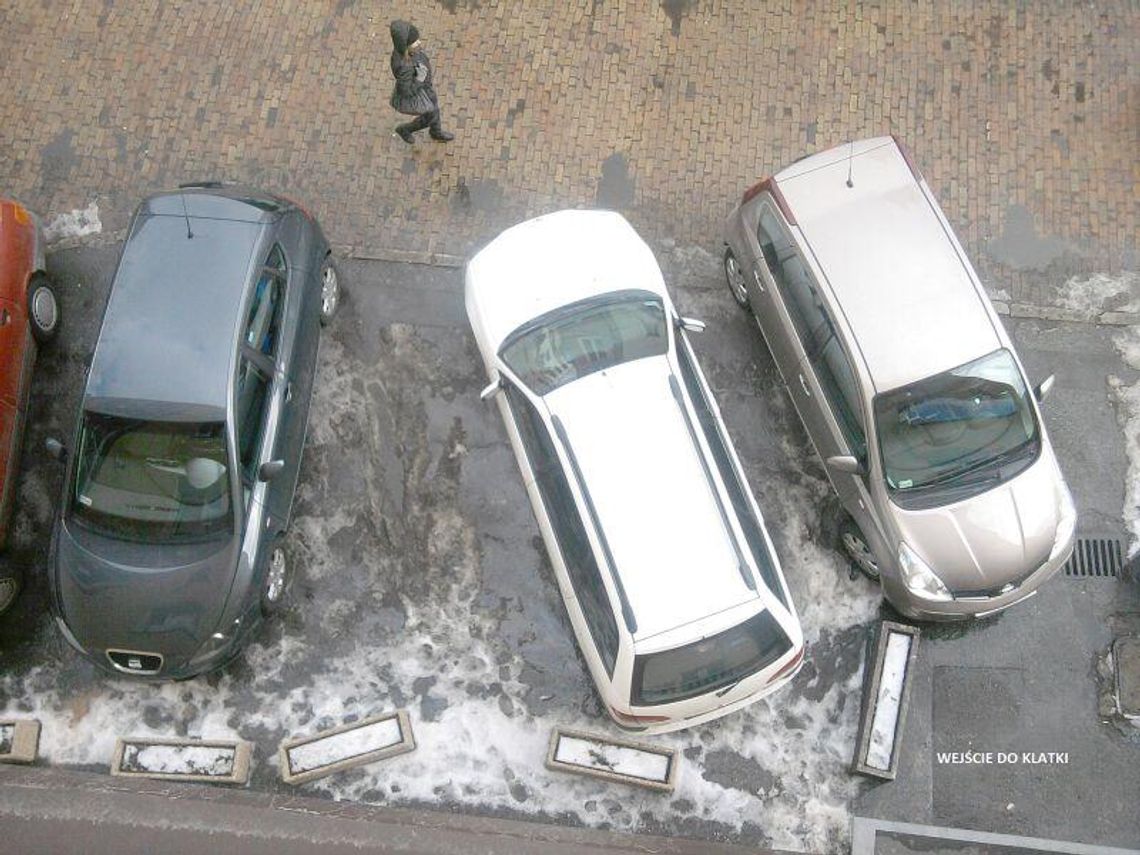 Parkują na chodniku, a nie w Plazie. Nie boją się mandatów