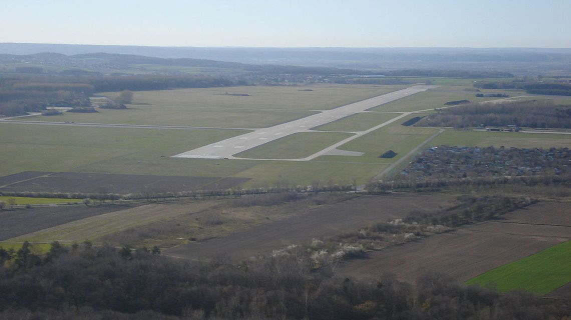 Pas startowy i terminal. Firma z Białej Podlaskiej kupiła lotnisko w Gdyni