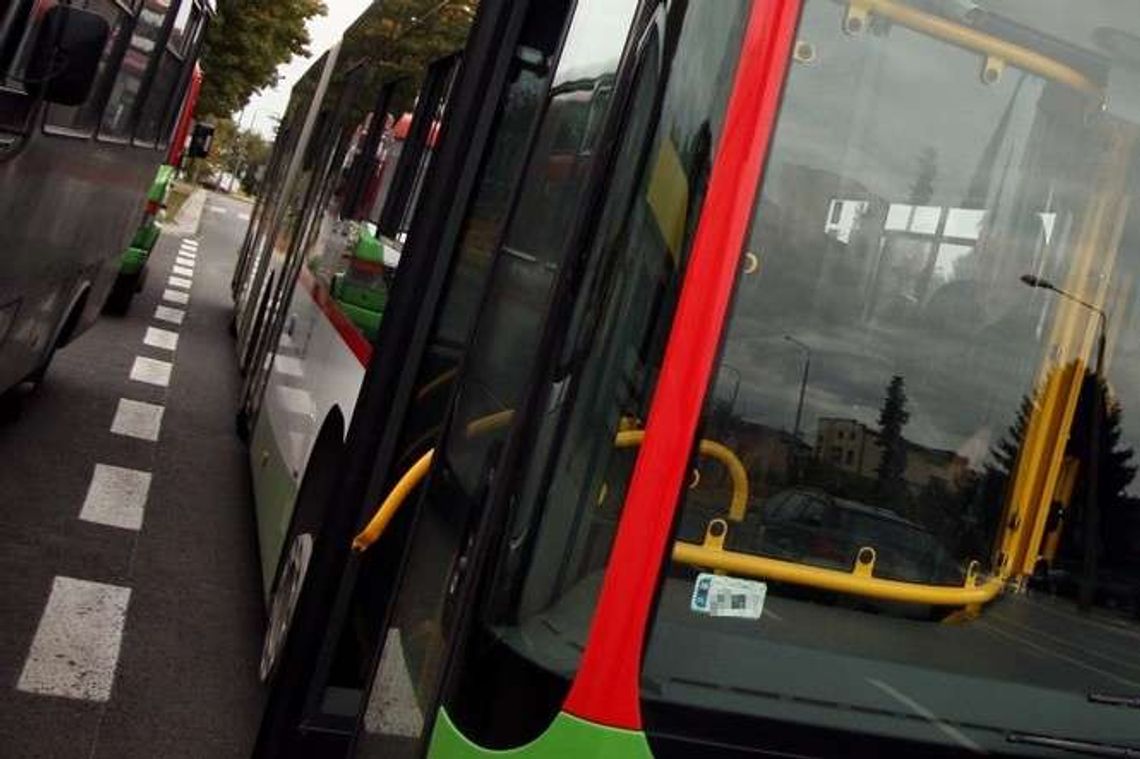 Pasażer zablokował odjazd autobusu MPK. Bo kierowca nie chciał go wpuścić poza przystankiem Pasażer zablokował odjazd autobusu MPK. Bo kierowca nie chciał go wpuścić poza przystankiem