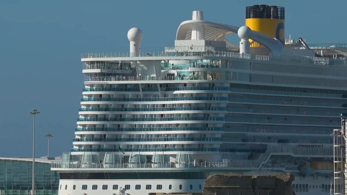 Pasażerowie nie mogą opuścić wycieczkowca we Włoszech. Przez podejrzenie koronawirusa u Chińczyków na pokładzie Pasażerowie nie mogą opuścić wycieczkowca we Włoszech. Przez podejrzenie koronawirusa u Chińczyków na pokładzie