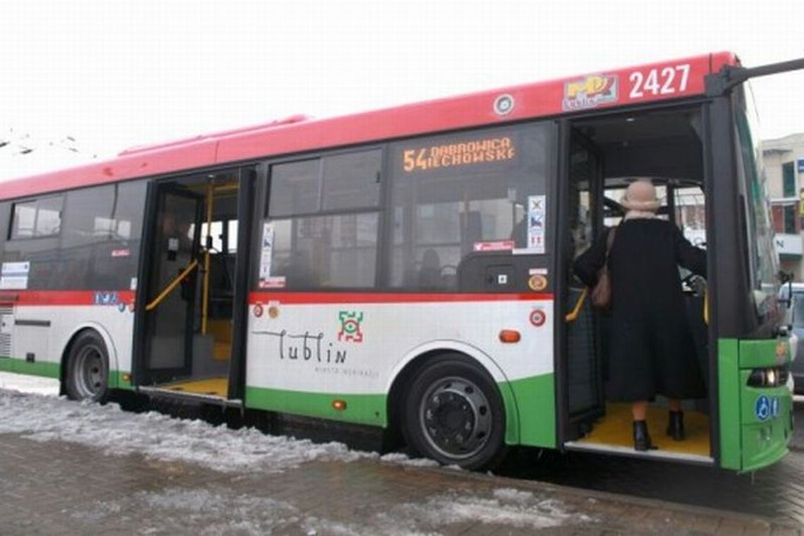 Pasażerowie oburzeni: Te autobusy są za krótkie