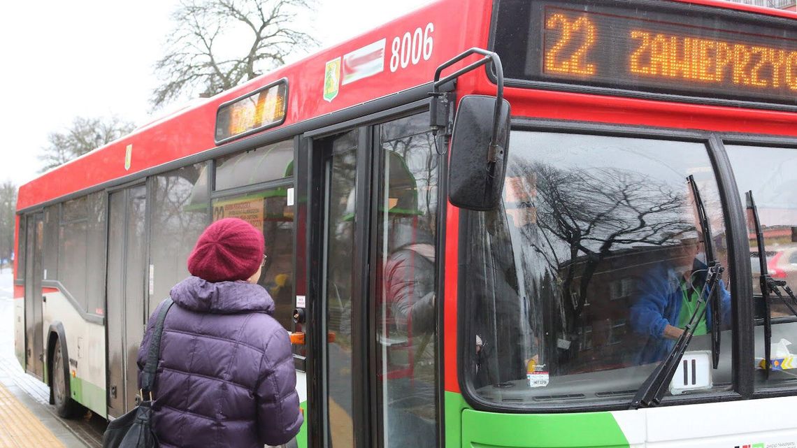Pasażerowie z Zawieprzyc zostali dziś dosłownie na lodzie