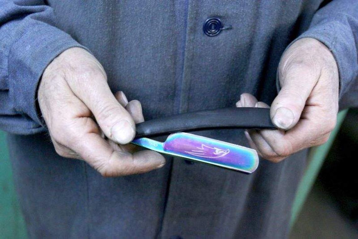 Pasja: Ostrzenie brzytwy. Ostatni taki człowiek w Lublinie. Jest legendą