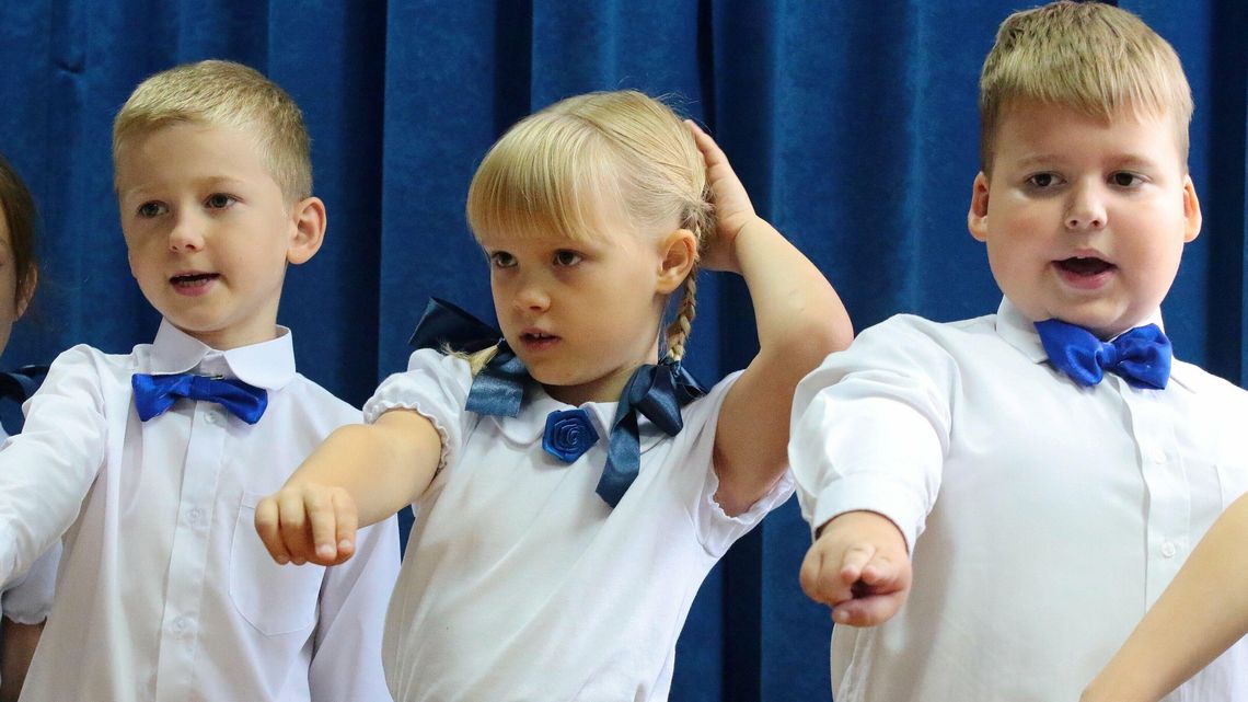 Pasowanie na ucznia w szkole koło Lublina. Przyjechał minister Pasowanie na ucznia w szkole koło Lublina. Przyjechał minister