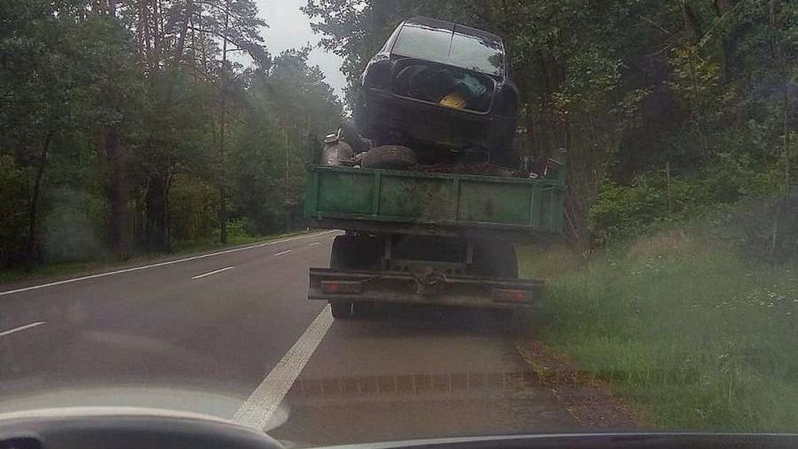 Passata "wrzucili na pakę", zauważyła ich policja