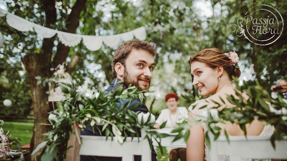 Passja-Flora: Boho, glamour i paprocie z sufitu czyli ślub inny niż wszystkie