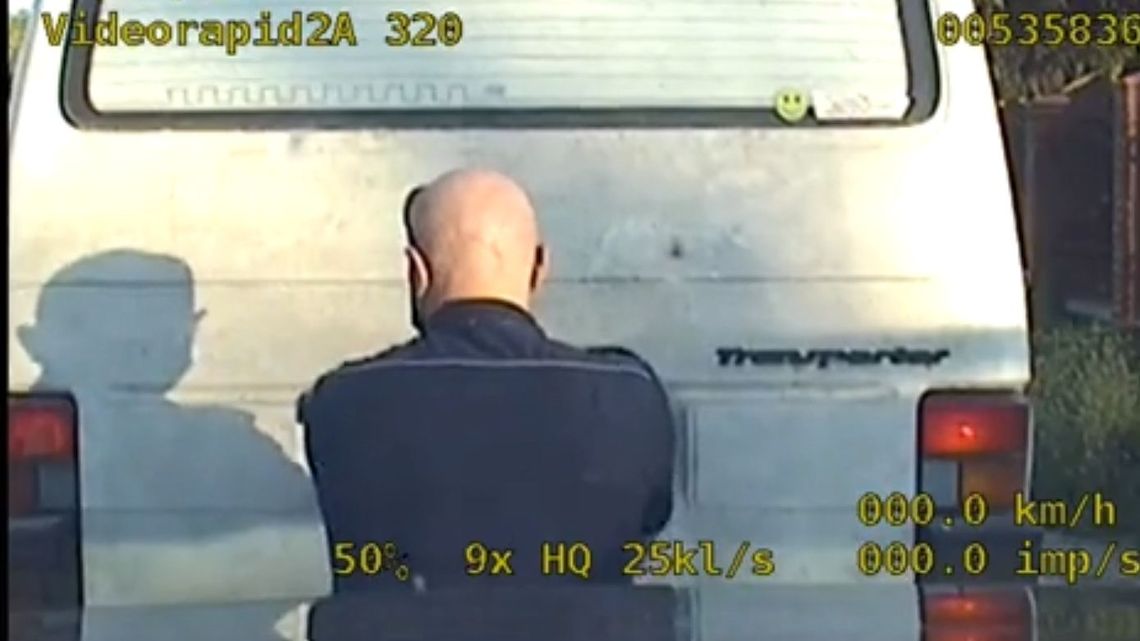 Patrol drogówki ze Świdnika zatrzymał busa. Duża niespodzianka w bagażniku Patrol drogówki ze Świdnika zatrzymał busa. Duża niespodzianka w bagażniku