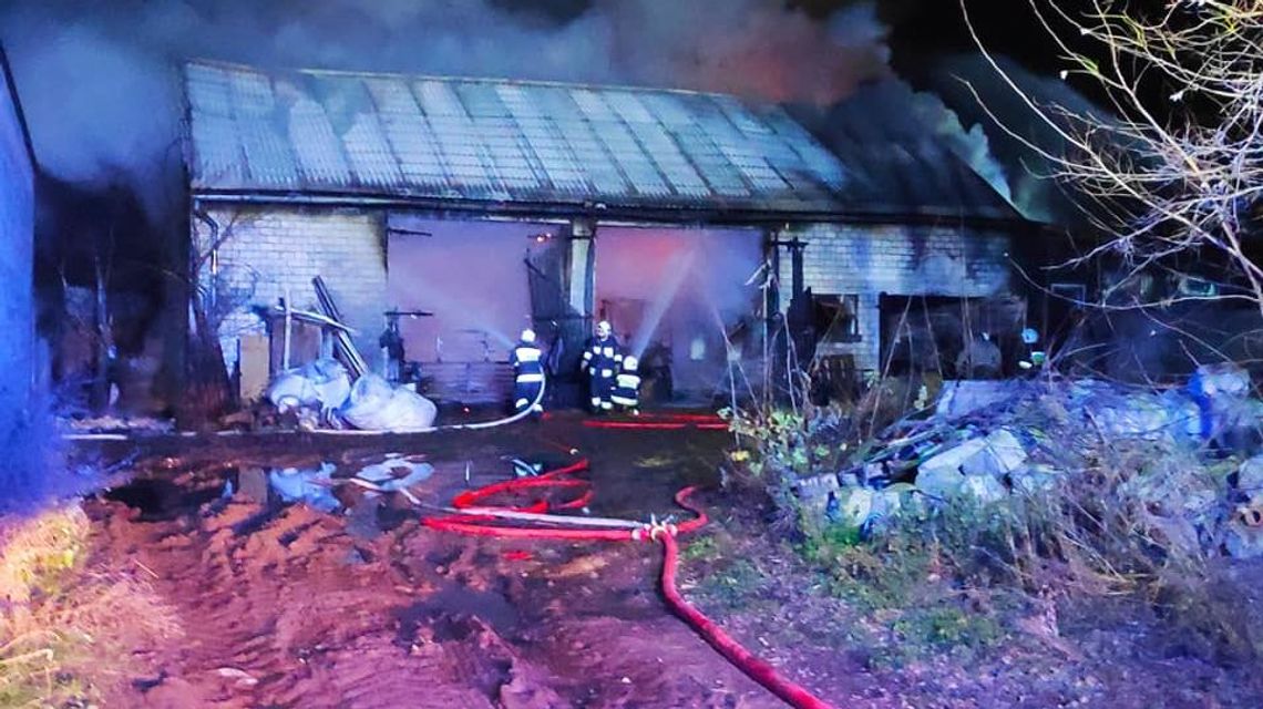 Patrzył, jak płonie jego dobytek. Zmarł na zawał serca