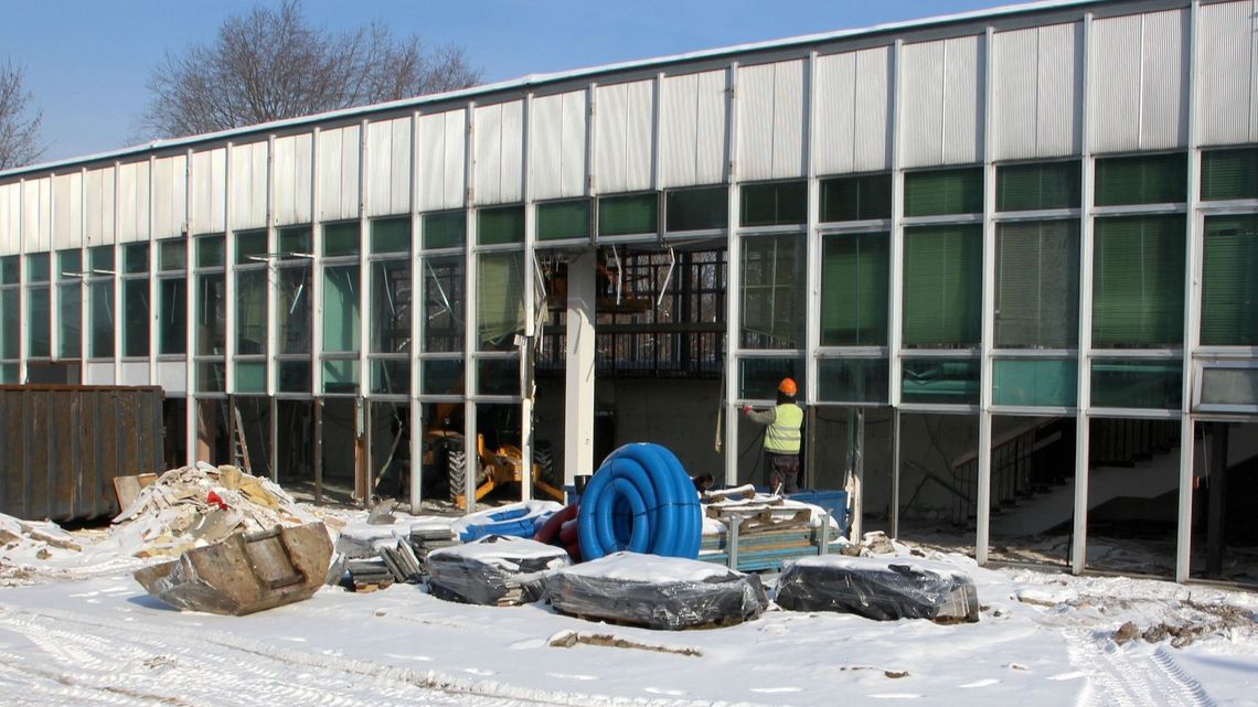 Pawilon wystawowy Puławskiego Ośrodka Kultury robi miejsce dla biblioteki