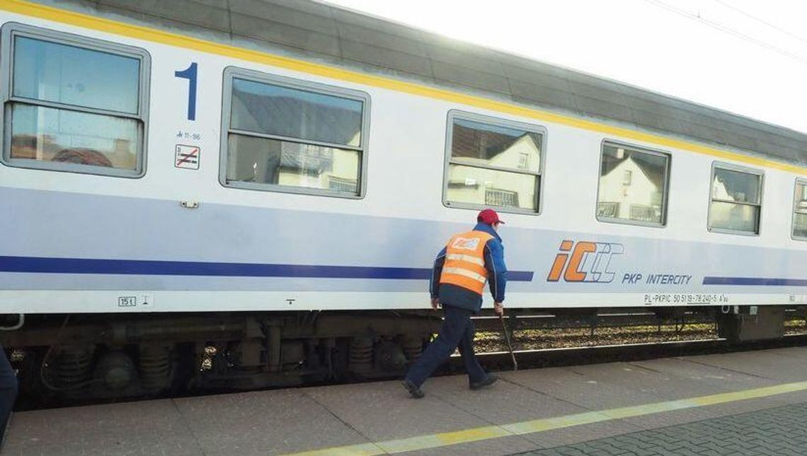 Pechowa podróż koleją przez Lublin do Chełma. Pasażerowie utknęli z wagonami Pechowa podróż koleją przez Lublin do Chełma. Pasażerowie utknęli z wagonami