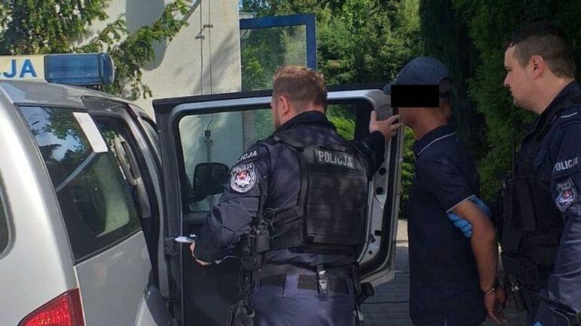 Pechowy pobyt w Okunince. Policjant i poszukiwany nad jednym jeziorem