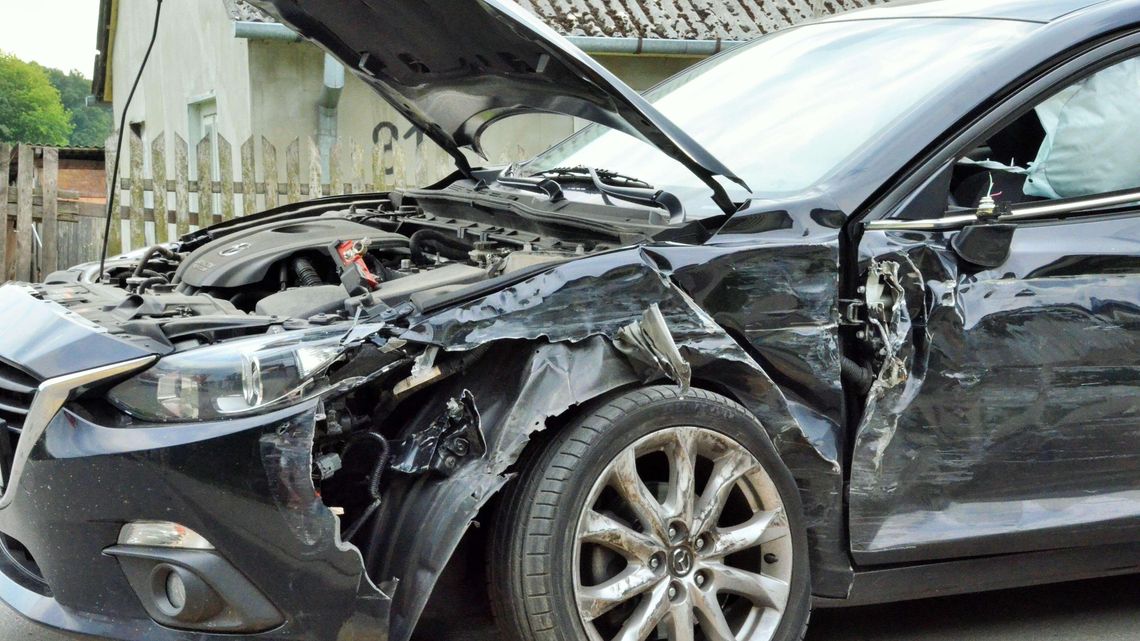 Pechowy zakręt. Kierowcy wciąż się nie wyrabiają (zdjęcia, film)