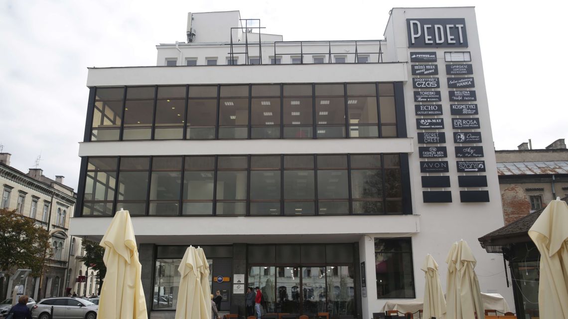 Pedet wyładniał. Zniknęły pstrokate reklamy, właściciel szuka najemców