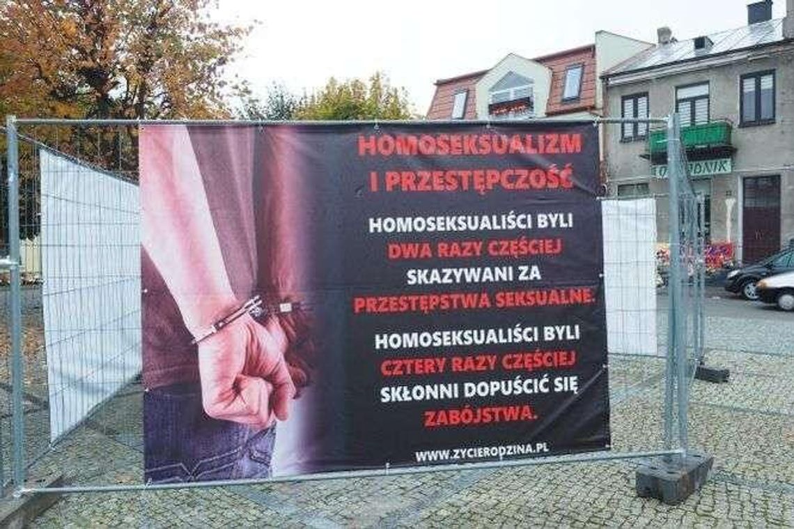 "Pedofilia wiąże się z homoseksualizmem". Miasto: Nie rezygnujemy z wystawy