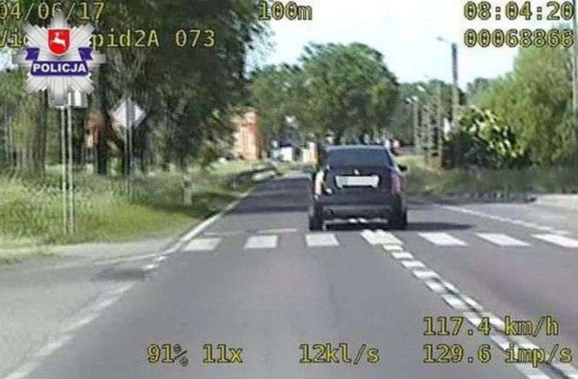 Pędził 122 km/h w terenie zabudowanym. Zabrali mu prawo jazdy (wideo)