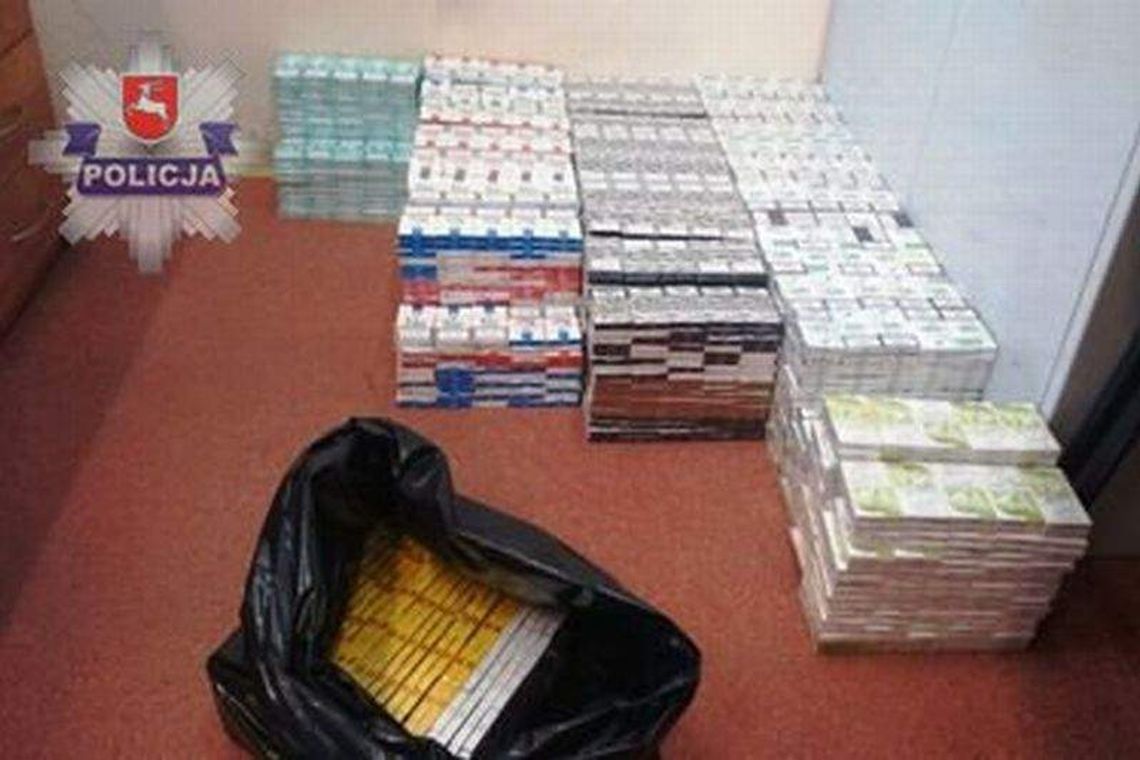 Pędził 160 km/h, a w bagażniku miał kontrabandę