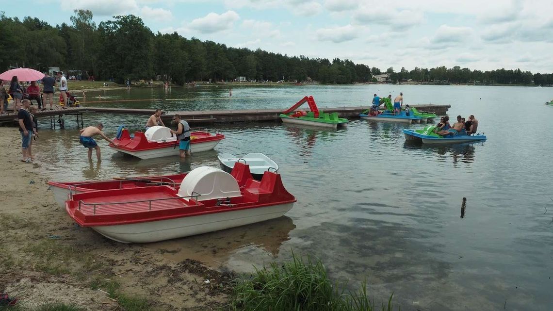 Pędził nad jezioro. Na łeb, na szyję