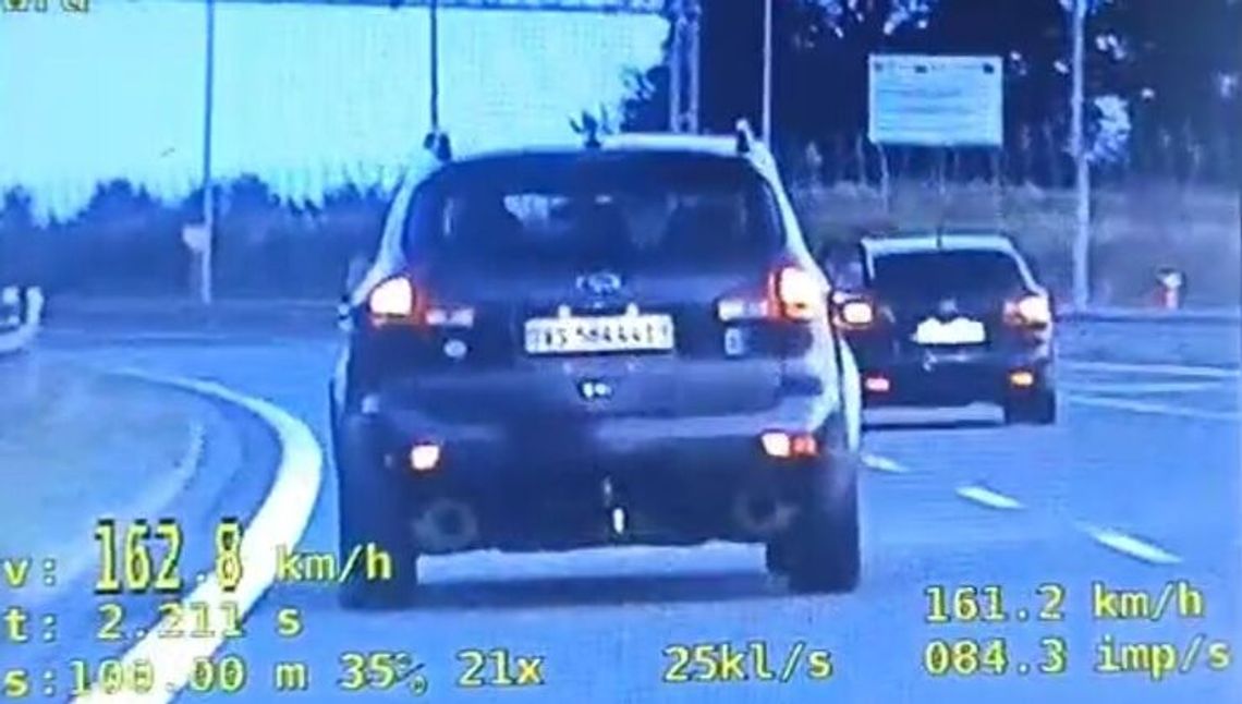 Pędził po alkoholu i wiózł dwójkę dzieci