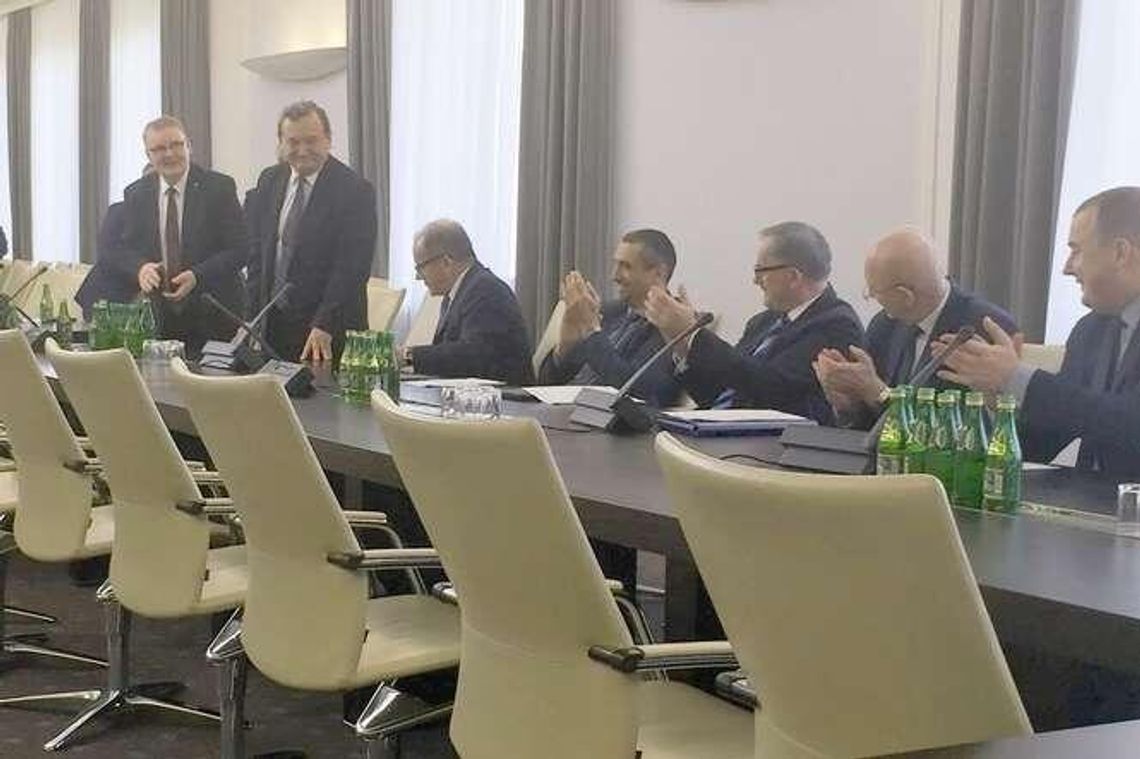 Pęknięcie w PSL. Senator Zając tłumaczy, dlaczego przeszedł do PiS Pęknięcie w PSL. Senator Zając tłumaczy, dlaczego przeszedł do PiS