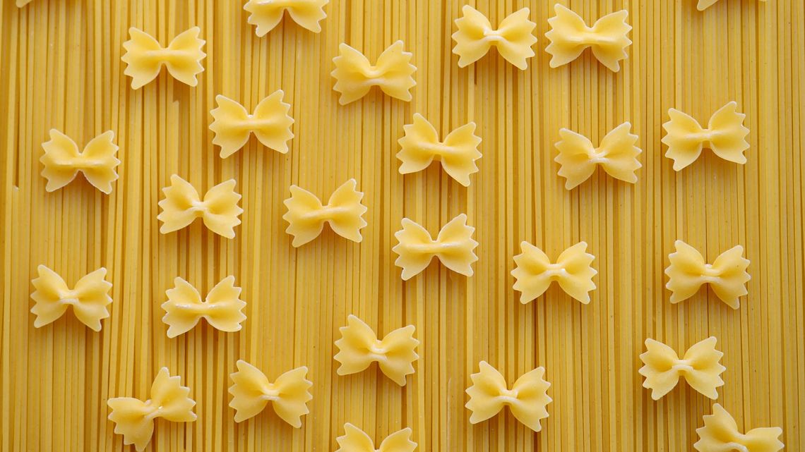 Penne, farfale i bucatini. I makaron z truskawkami