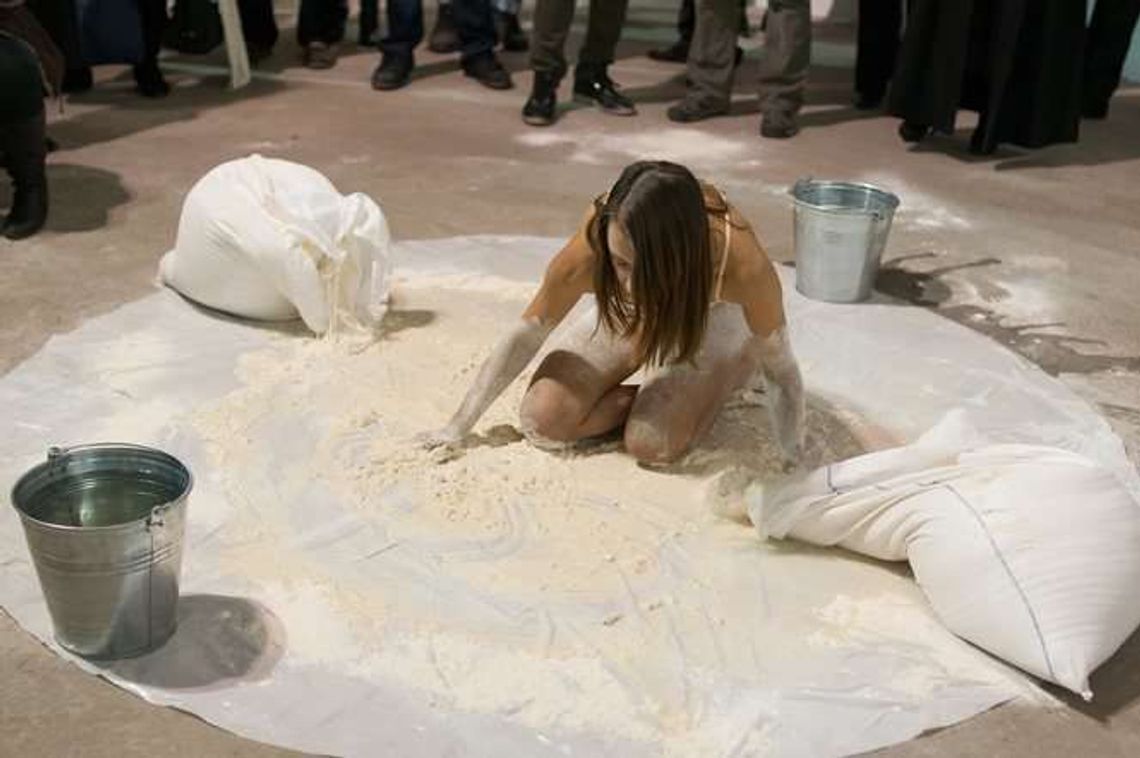 Performance i wystawa: "Ciało kraju"