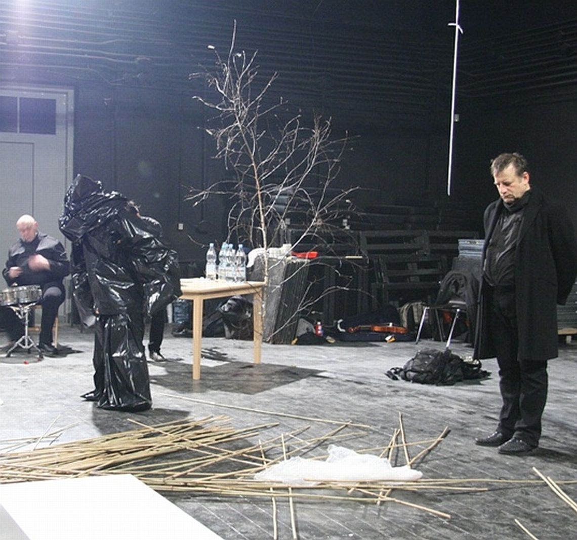 Performance w \"Labiryncie\"