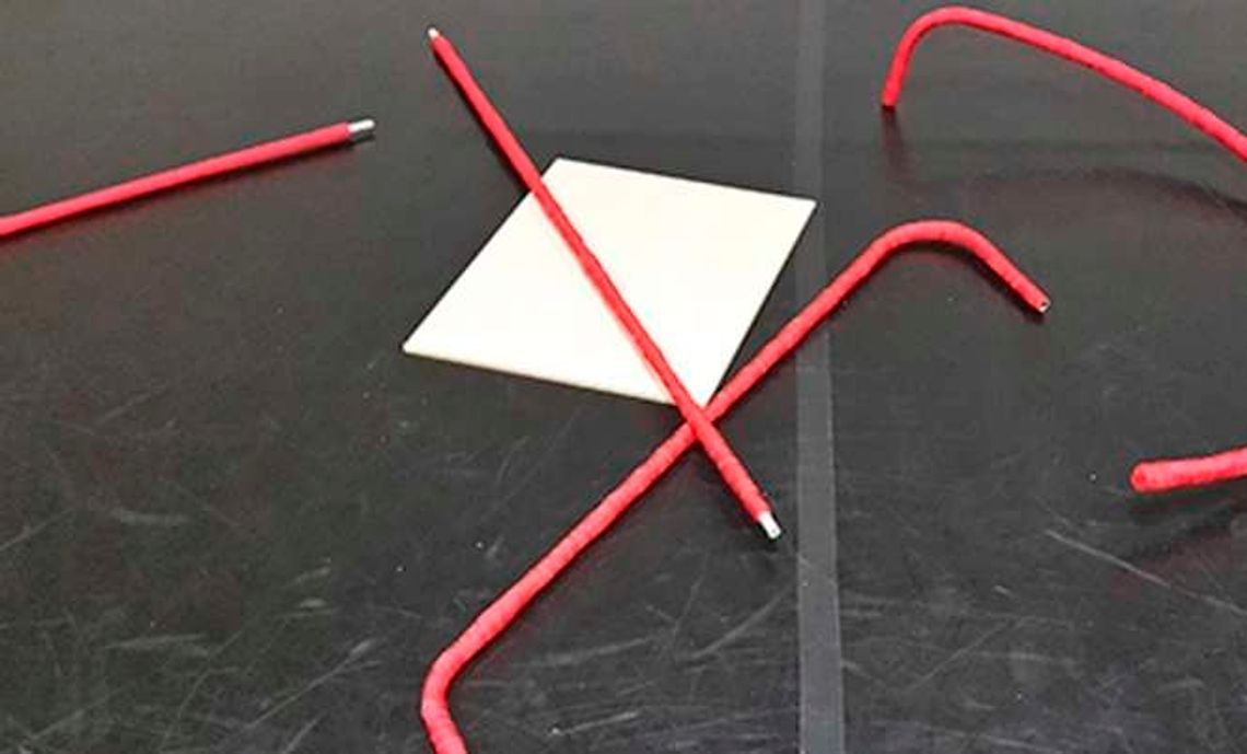 Performans "Działanie z kształtami"