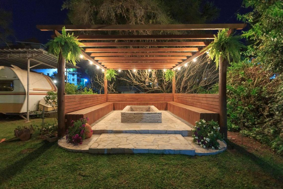 Pergola ogrodowa jako sposób na wygodny wypoczynek przy domu Pergola ogrodowa jako sposób na wygodny wypoczynek przy domu