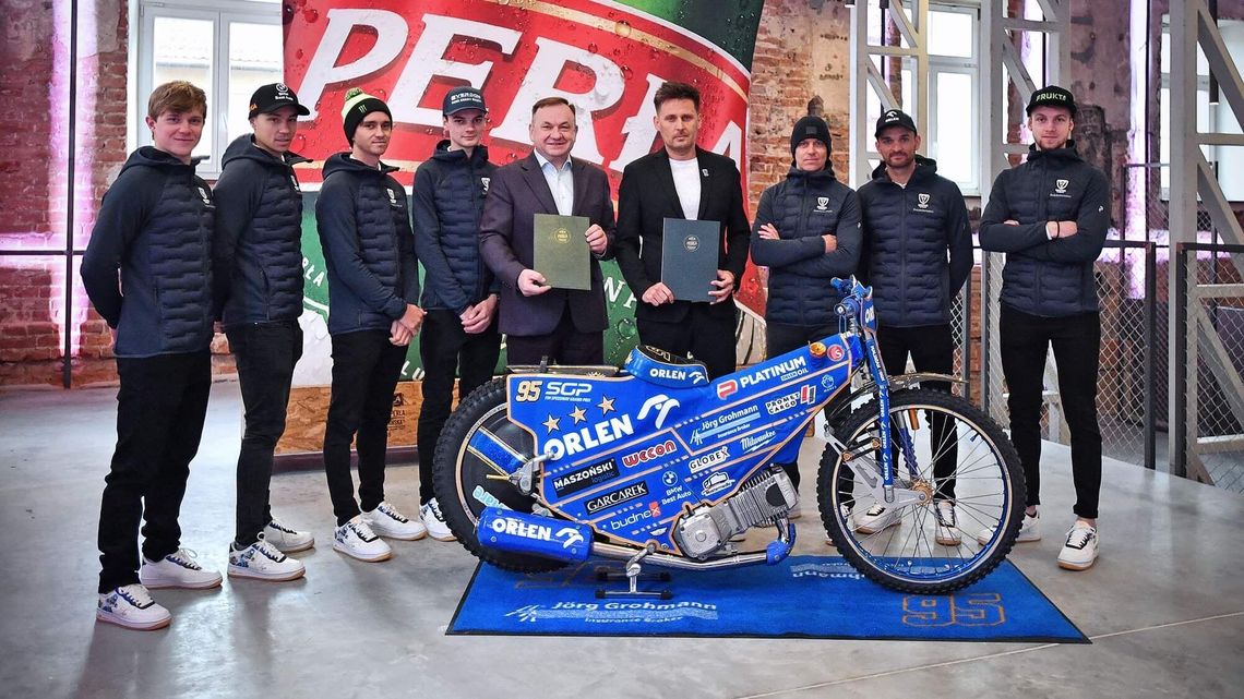 Perła nadal z żużlowcami Motoru