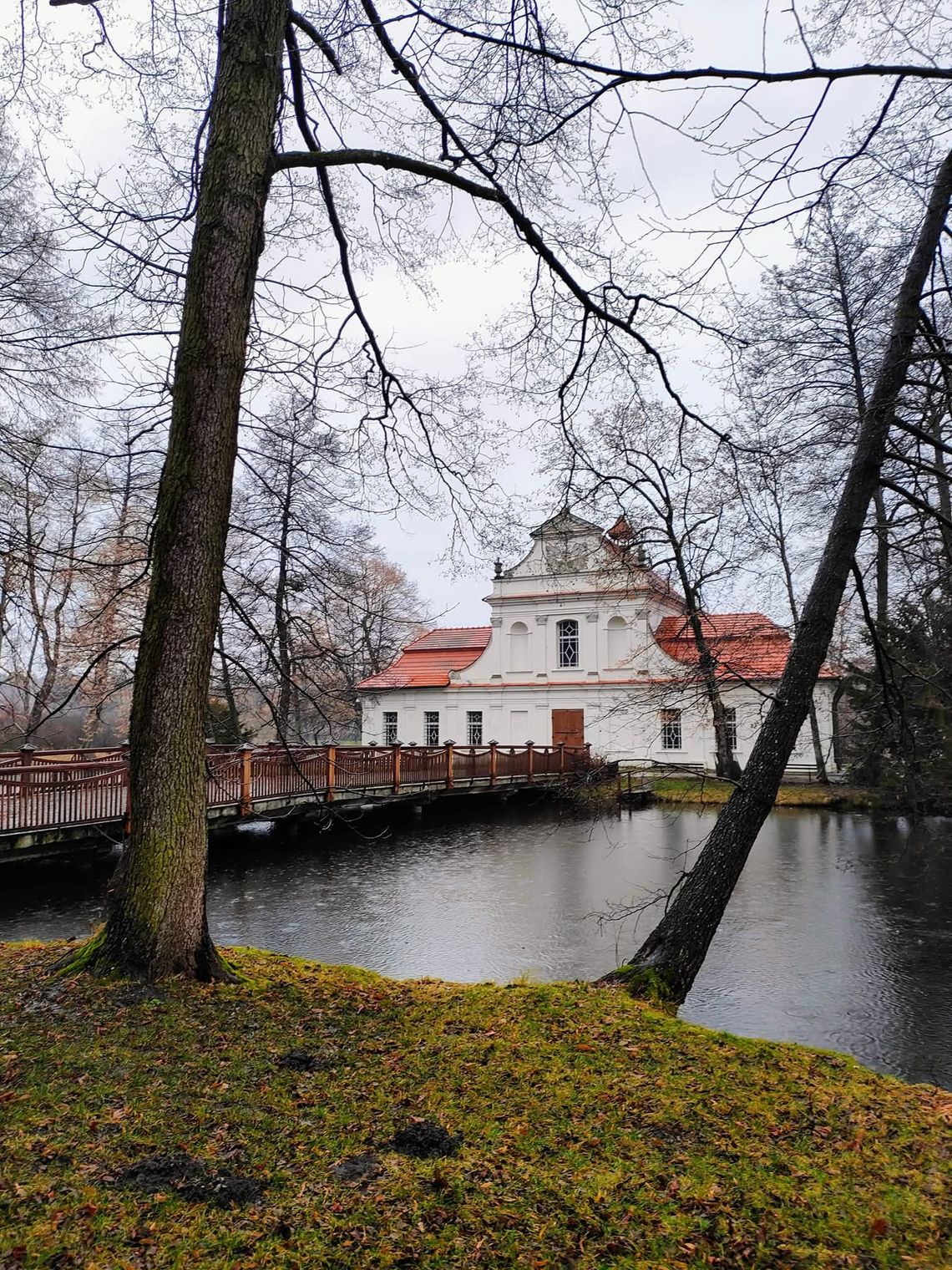 Perła Roztocza w nowej odsłonie. „Kościółek na wodzie” doczeka się wielkiej metamorfozy Kościółek na wodzie Zwierzyniec