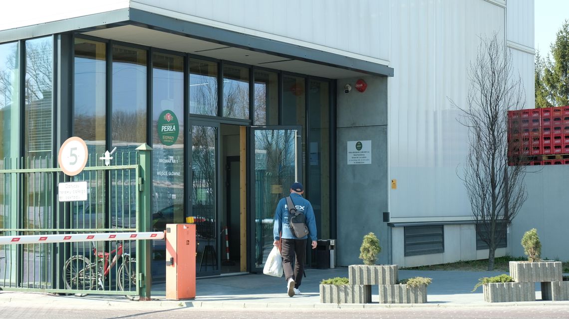Perła wstrzymała produkcję piwa w Lublinie. Jeden z pracowników browaru jest zakażony koronawirusem Perła wstrzymała produkcję piwa w Lublinie. Jeden z pracowników browaru jest zakażony koronawirusem