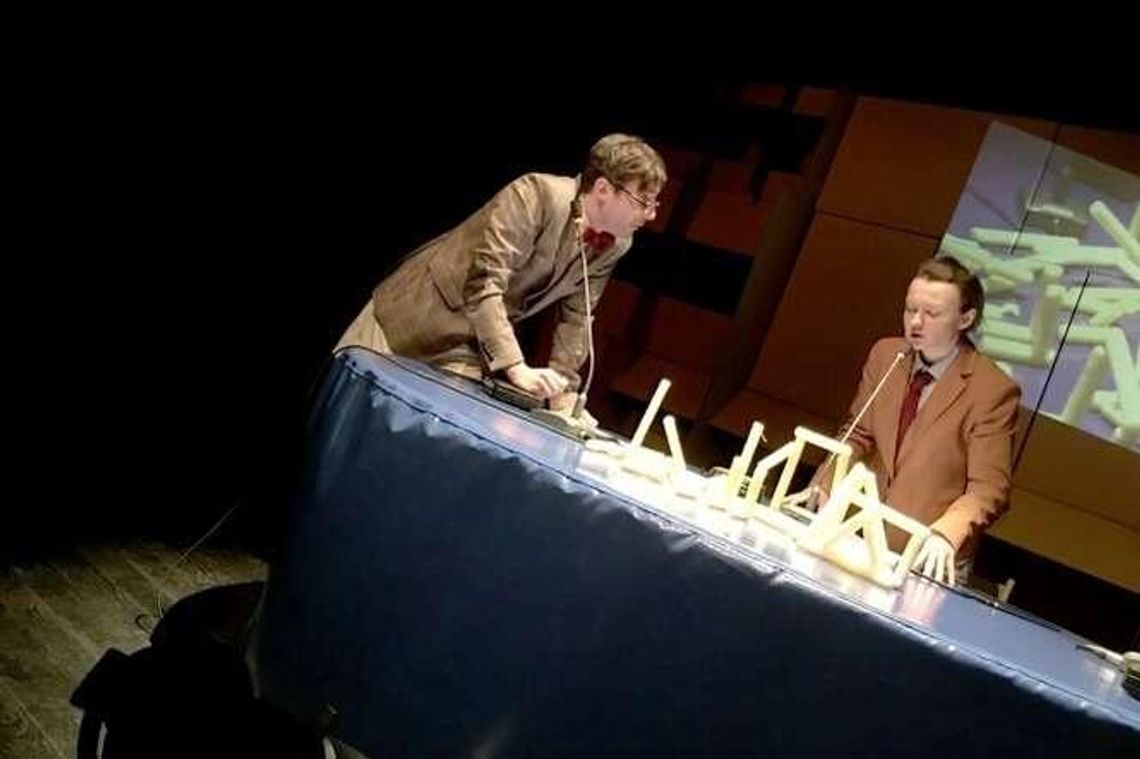 Pętla czy salto? Spektakl "Pornografia późnej polskości" w Galerii Labirynt