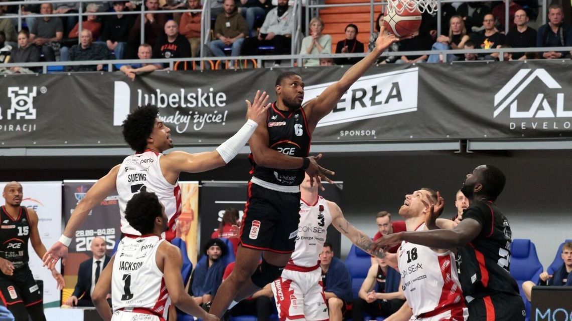 PGE Start ograł Czarnych po raz trzeci i awansował do półfinału Orlen Basket Ligi