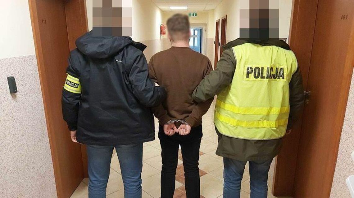 Piaski. Na widok policjantów schował klucz do ust Piaski. Na widok policjantów schował klucz do ust