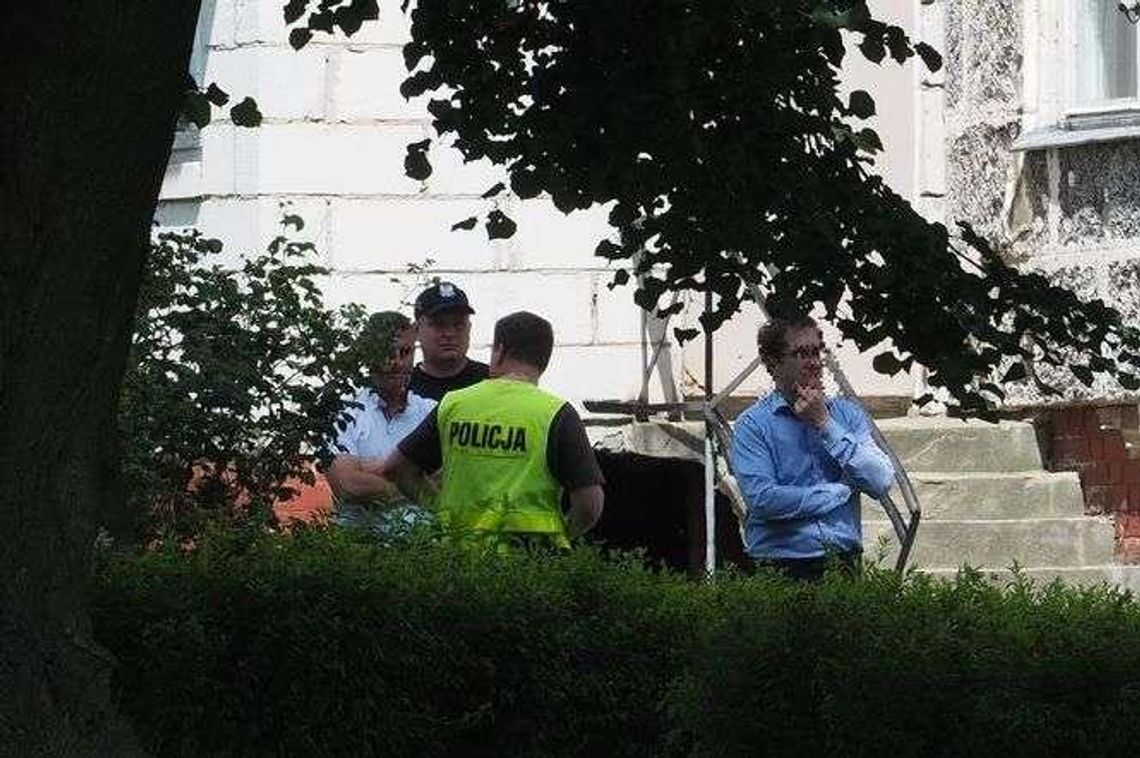 Piaski Szlacheckie: Znaleziono ciała trzech osób w domu. Zatrzymane dwie osoby