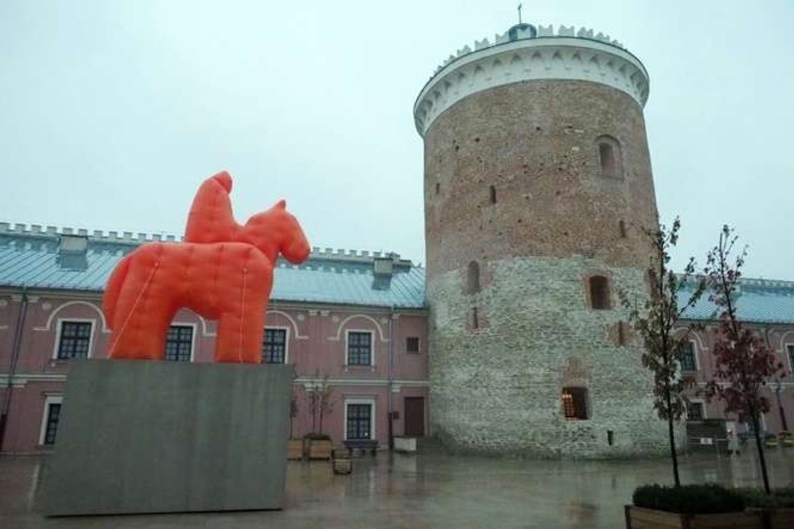 Piastów, czy Daniela? Jak nazywać wieżę na dziedzińcu Zamku?